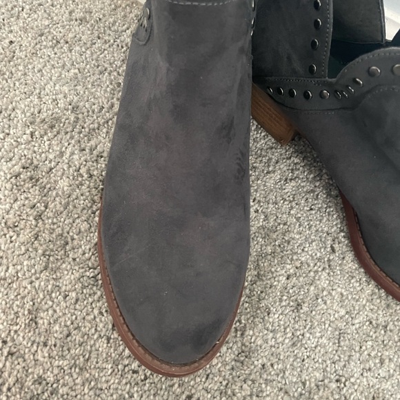 Suede, studded slate blue ankle boot with zipper closure. Size 7.5 GUC - Picture 2 of 8